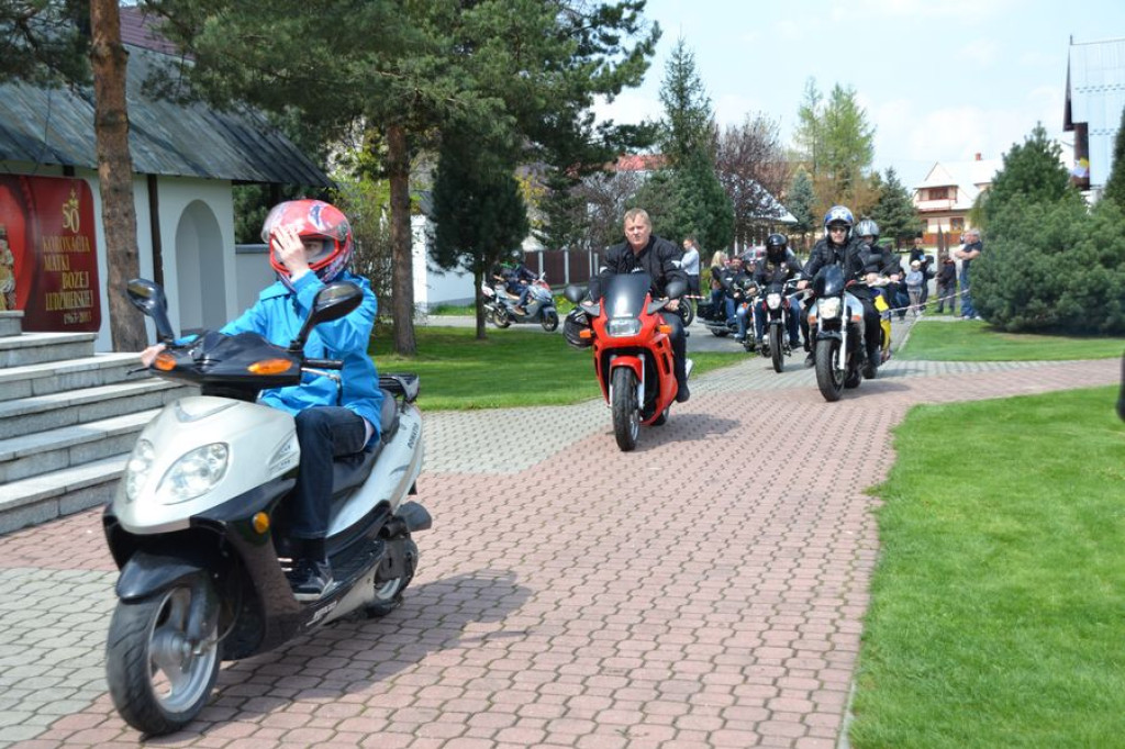 Motocykliści rozpoczynają sezon w Ludźmierzu