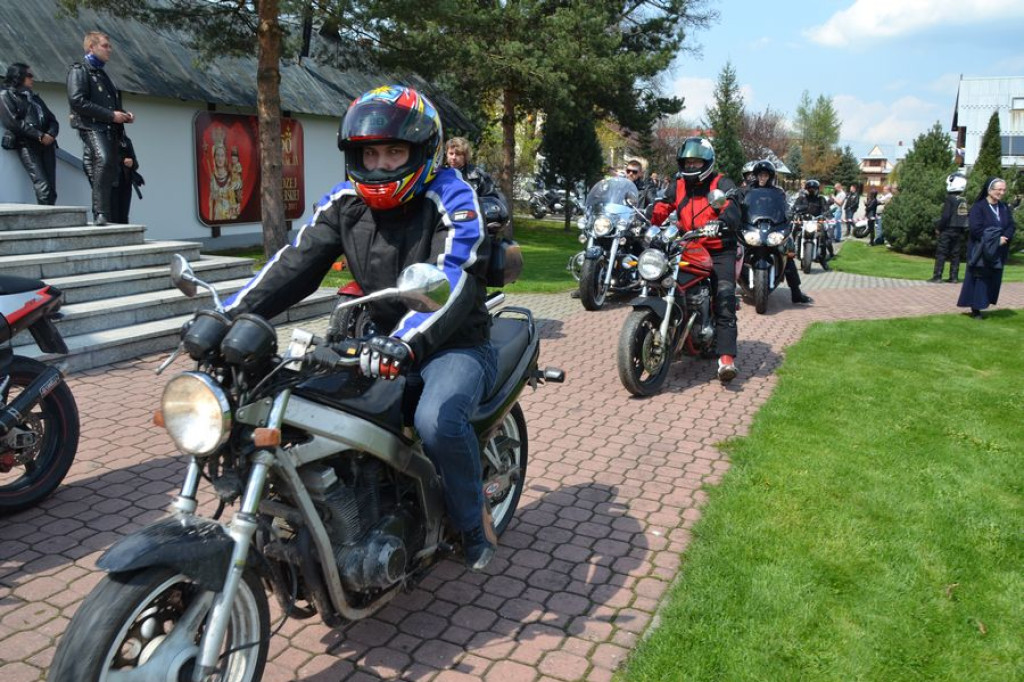 Motocykliści rozpoczynają sezon w Ludźmierzu