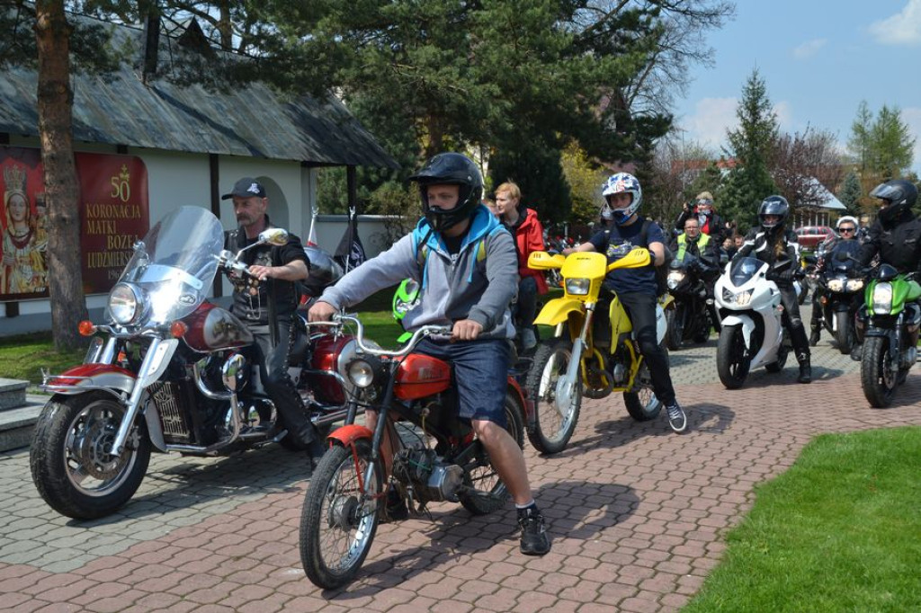Motocykliści rozpoczynają sezon w Ludźmierzu