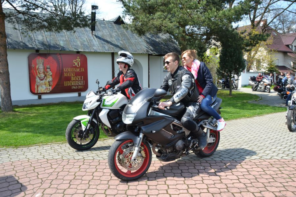 Motocykliści rozpoczynają sezon w Ludźmierzu