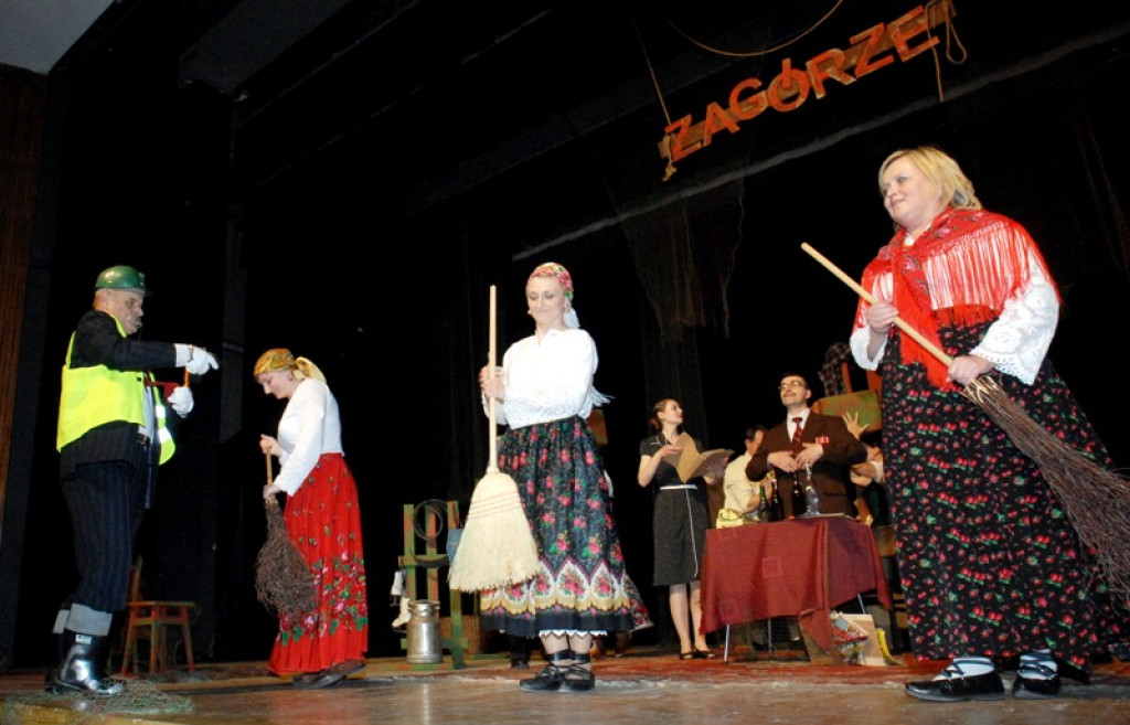 Tłumy na „Wizycie”. Sukces spektaklu w wykonaniu aktorów - amatorów
