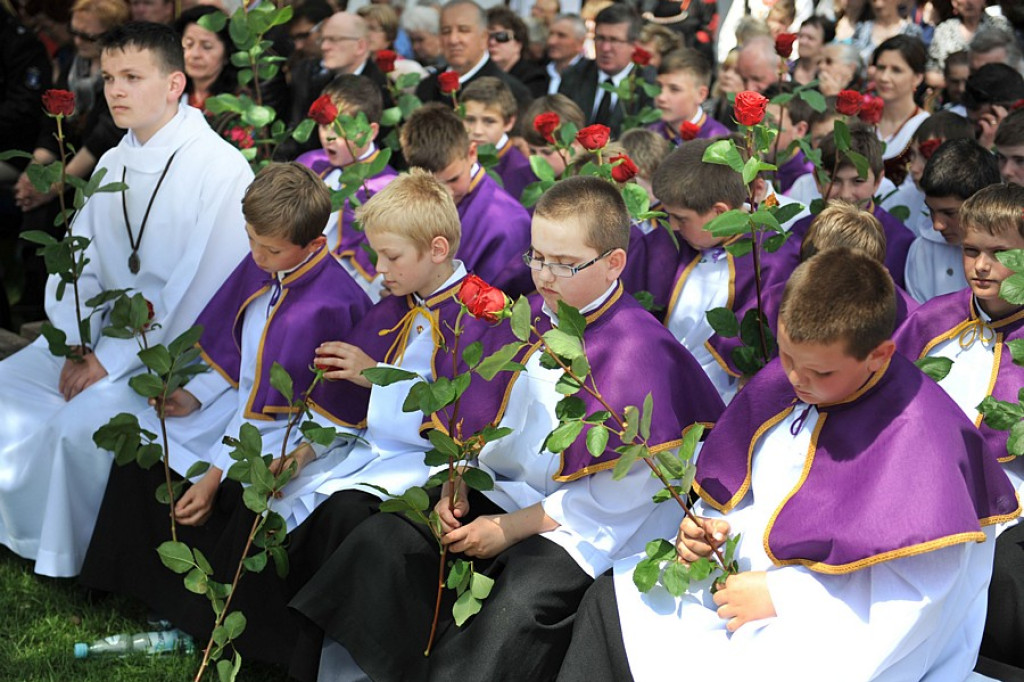 Salwy honorowe na pożegnanie ks. prałata Tadeusza Juchasa