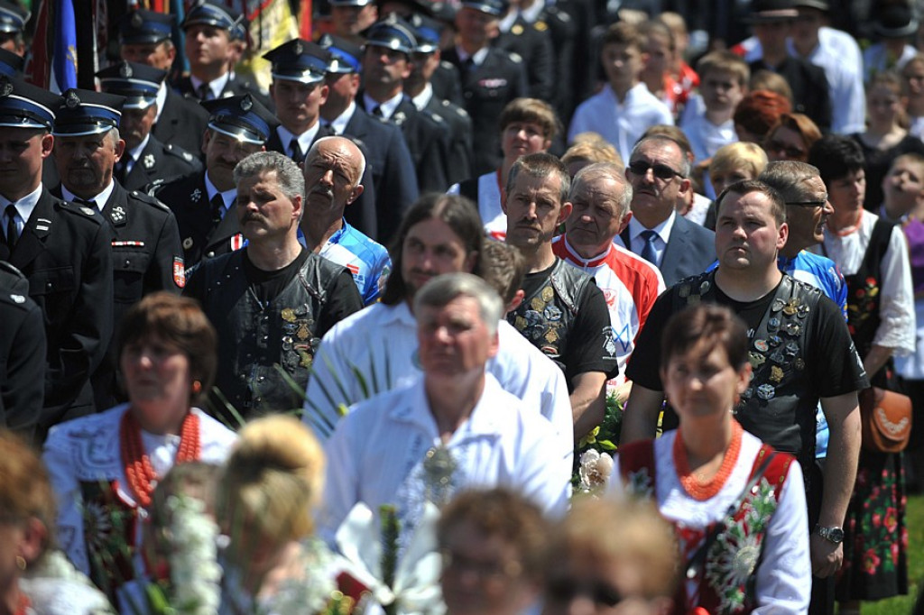 Salwy honorowe na pożegnanie ks. prałata Tadeusza Juchasa