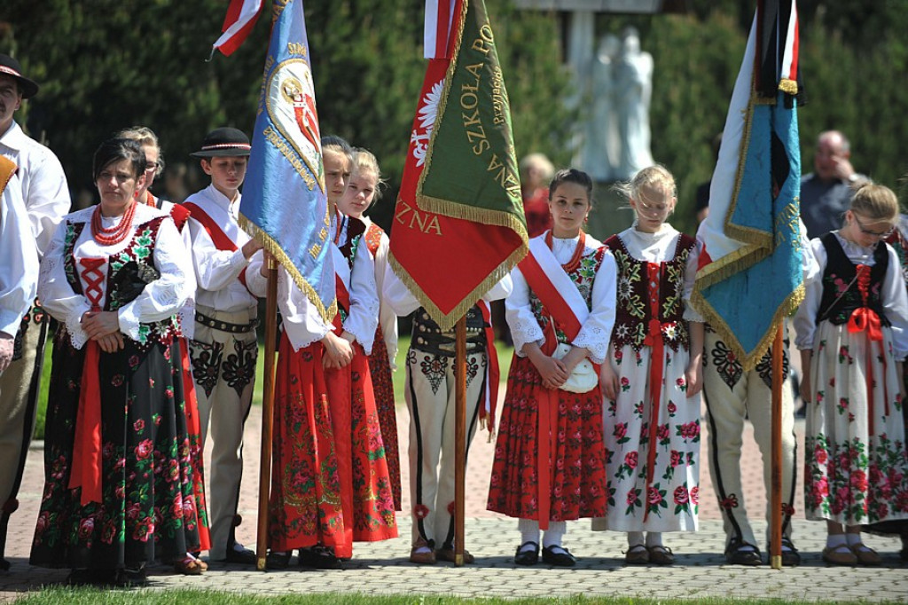 Salwy honorowe na pożegnanie ks. prałata Tadeusza Juchasa