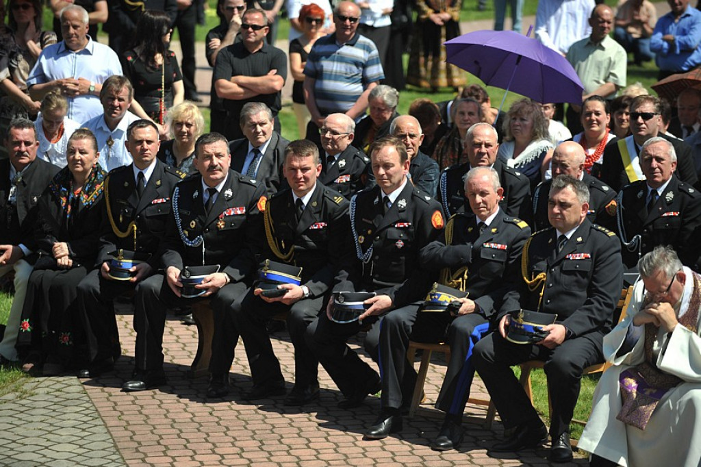 Salwy honorowe na pożegnanie ks. prałata Tadeusza Juchasa