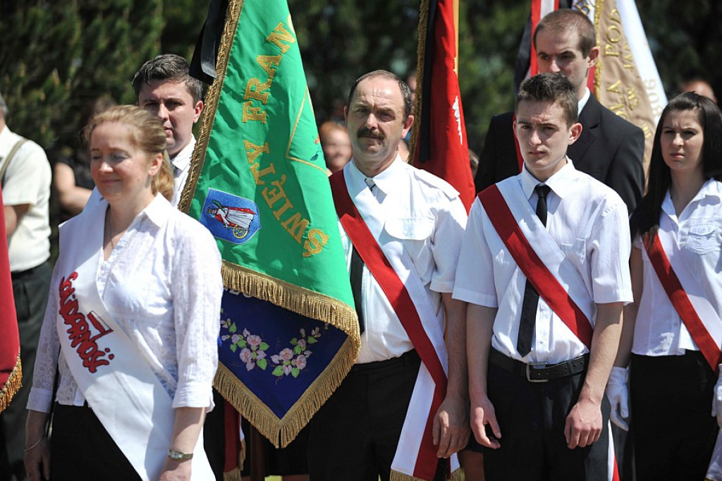 Salwy honorowe na pożegnanie ks. prałata Tadeusza Juchasa