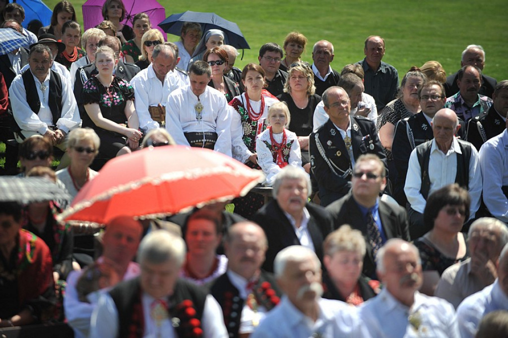Salwy honorowe na pożegnanie ks. prałata Tadeusza Juchasa