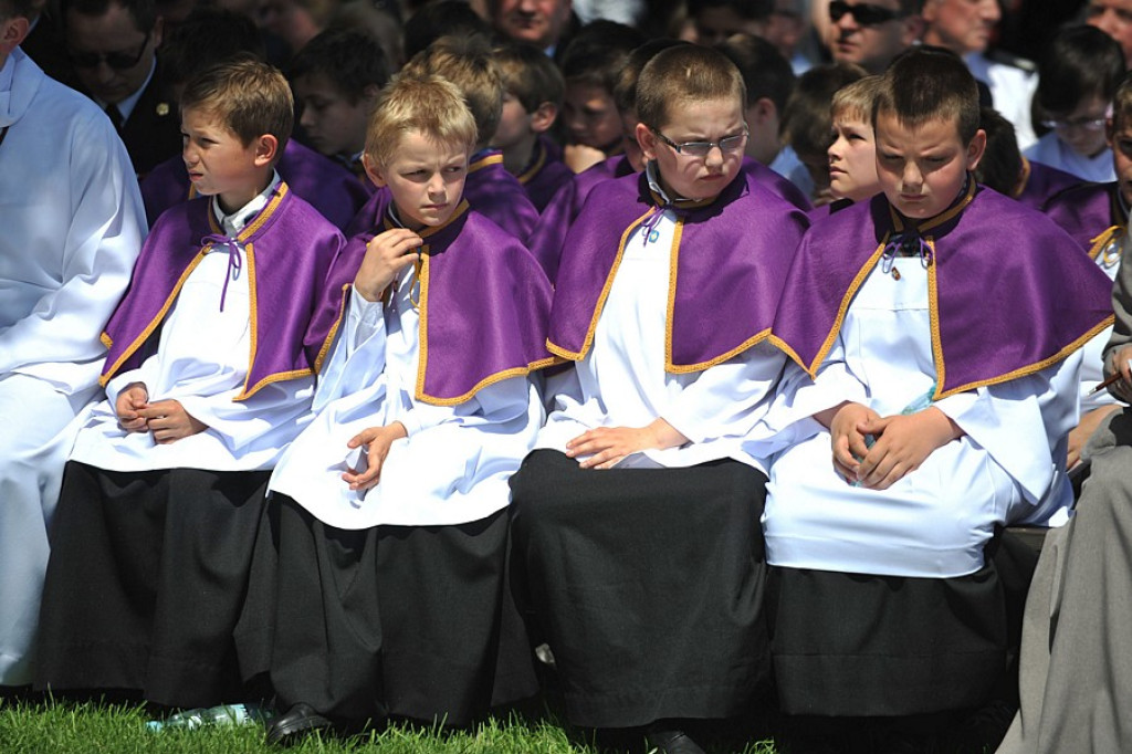 Salwy honorowe na pożegnanie ks. prałata Tadeusza Juchasa
