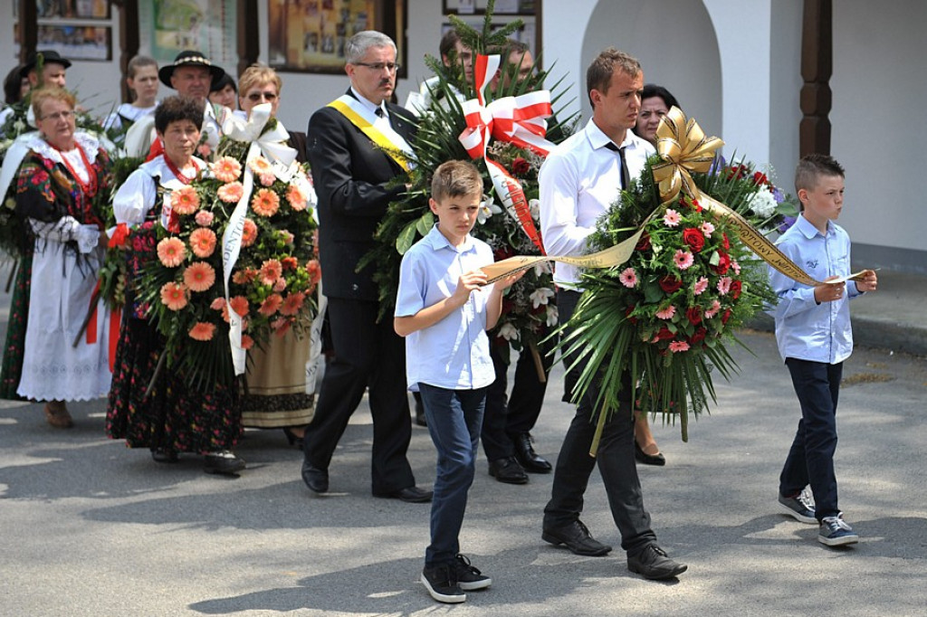 Salwy honorowe na pożegnanie ks. prałata Tadeusza Juchasa