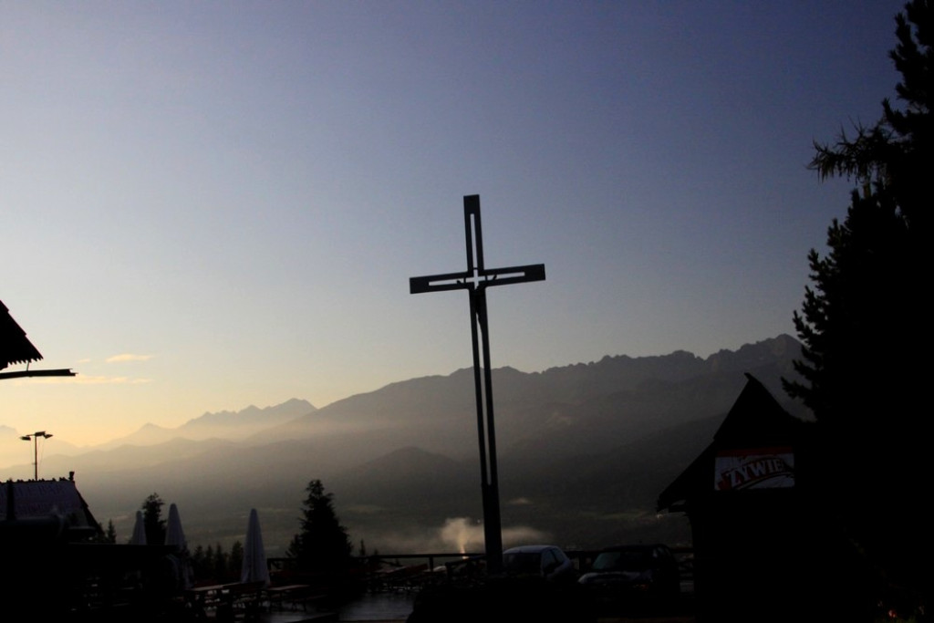 Tatry, mgły i rosa o poranku