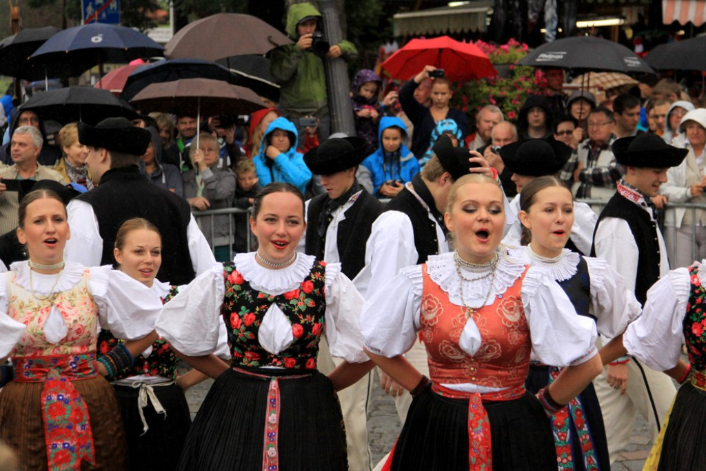 Korowód na początek festiwalu
