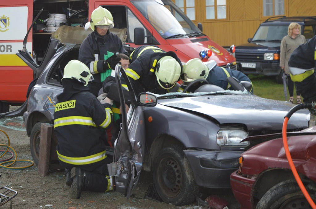 Pokazowe ćwiczenia strażaków