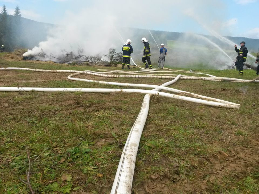 Strażacy z Czarnego Dunajca gaszą pożar na Słowacji