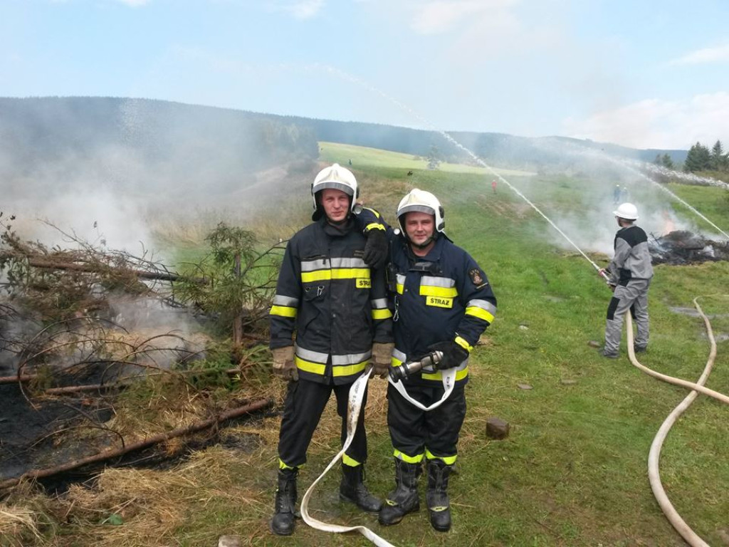 Strażacy z Czarnego Dunajca gaszą pożar na Słowacji