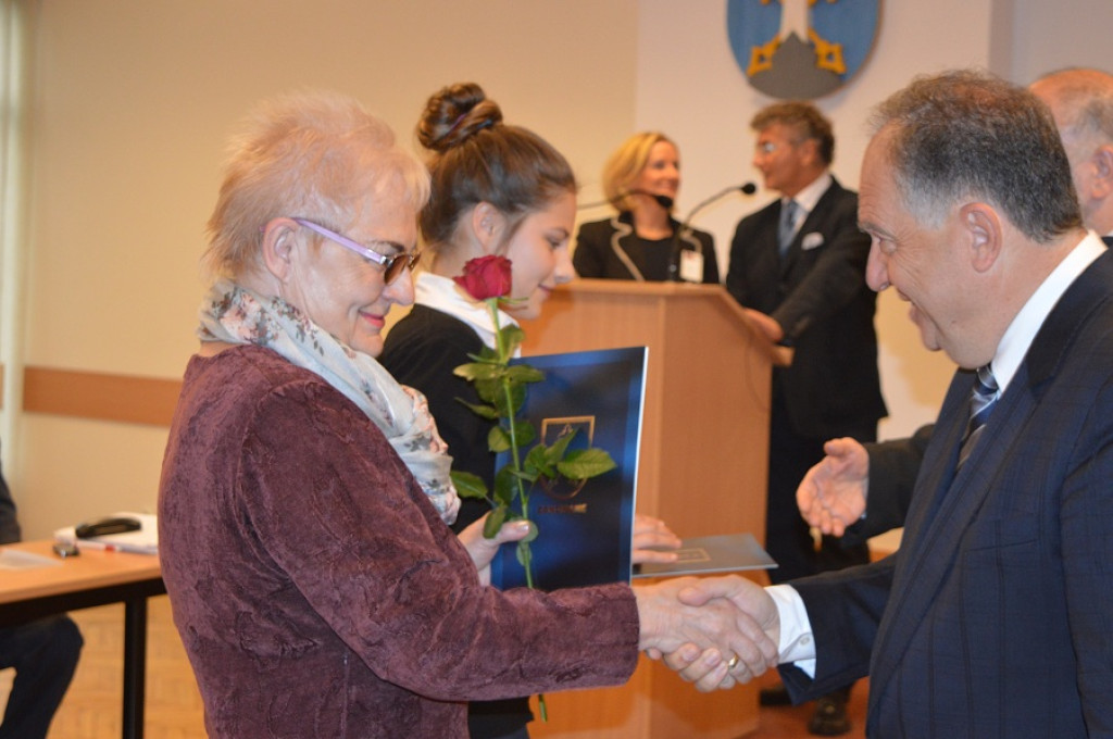 Nauczycielskie awanse, uczniowskie nagrody
