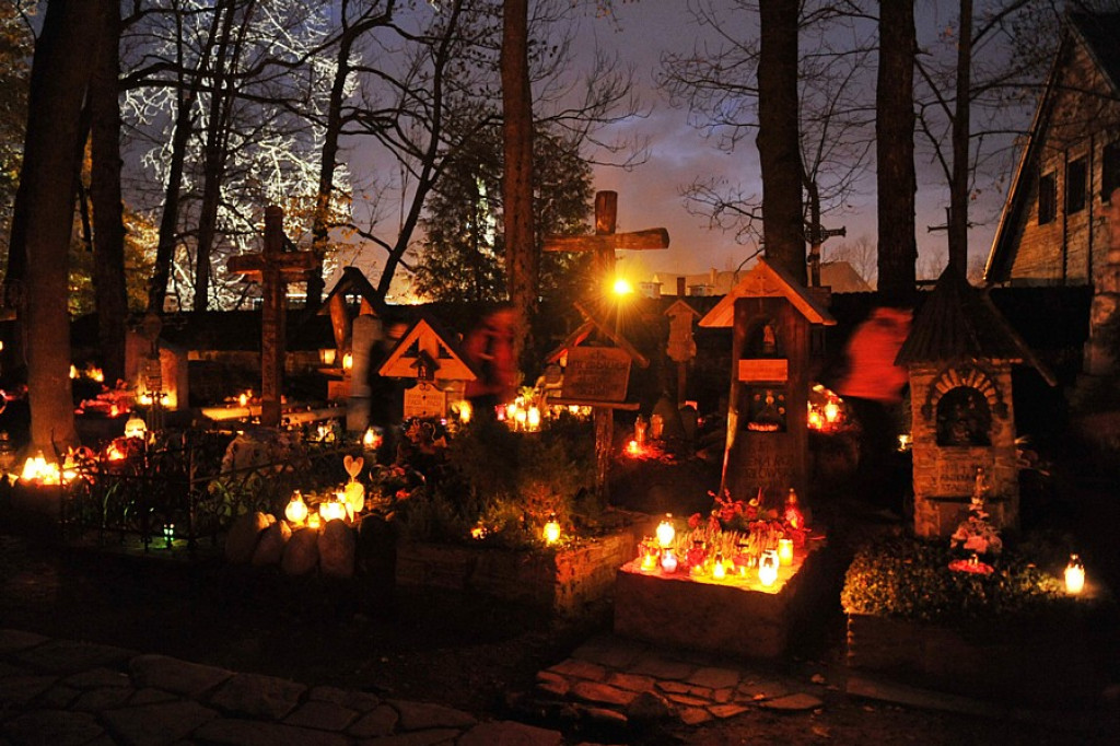 Dzień Wszystkich Świętych na cmentarzach w Zakopanem i Zębie
