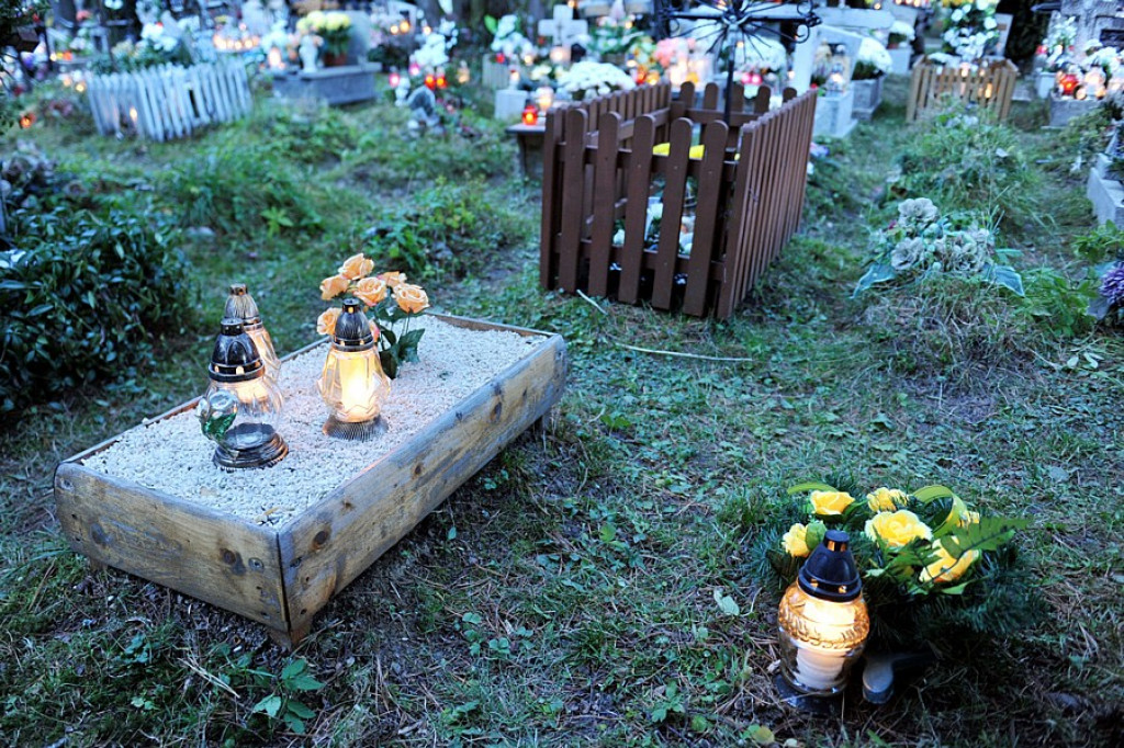 Dzień Wszystkich Świętych na cmentarzach w Zakopanem i Zębie