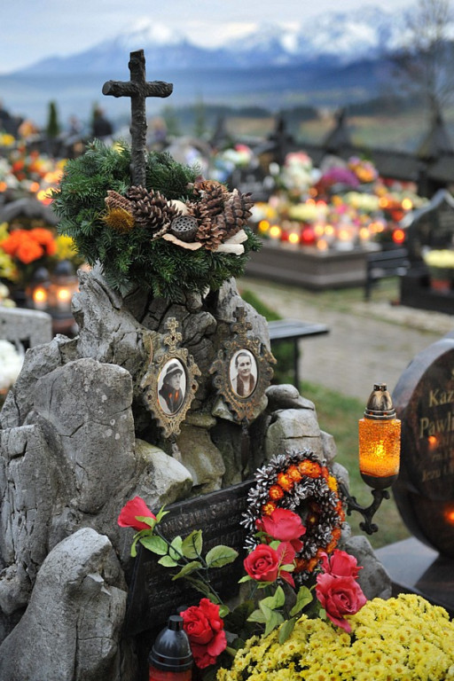 Dzień Wszystkich Świętych na cmentarzach w Zakopanem i Zębie