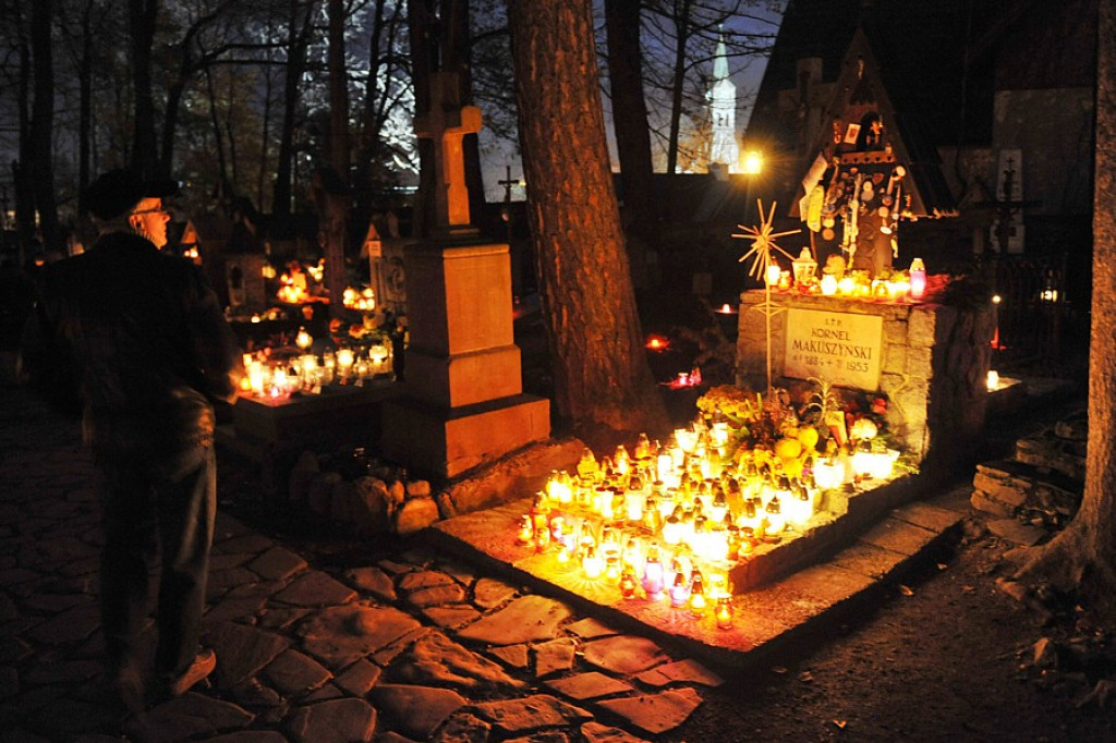 Dzień Wszystkich Świętych na cmentarzach w Zakopanem i Zębie