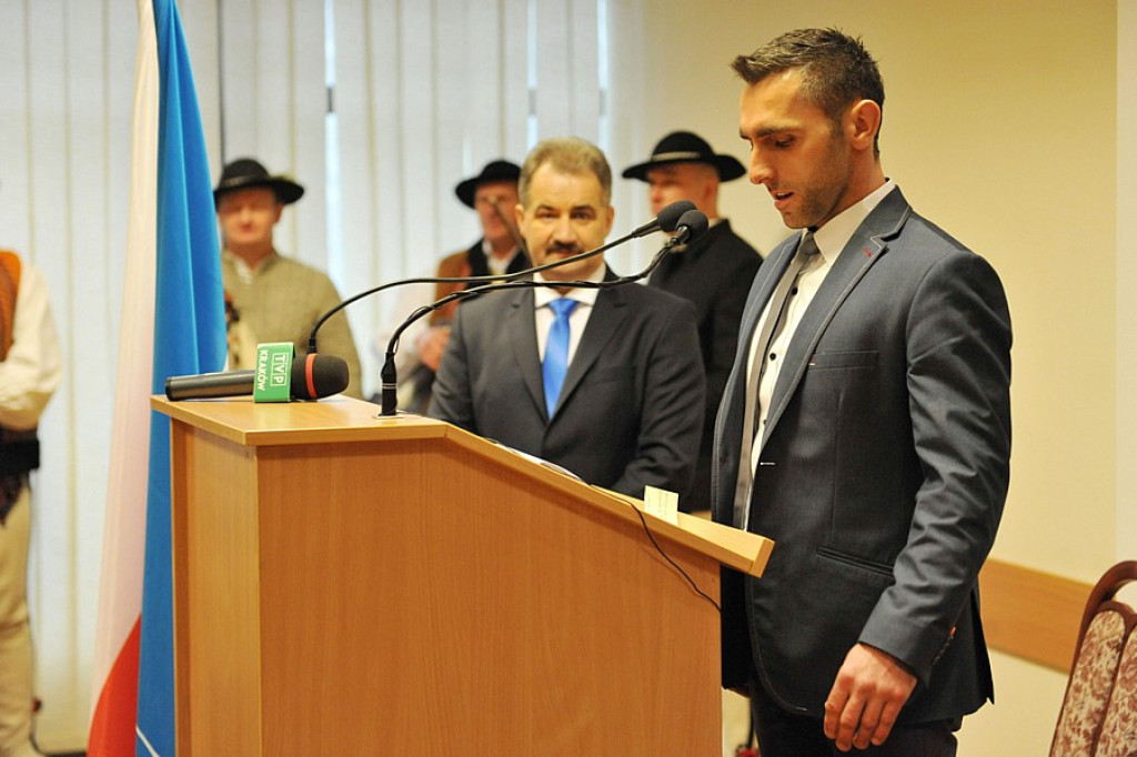 Uroczysta sesja w Zakopanem: Leszek Dorula zaprzysiężony
