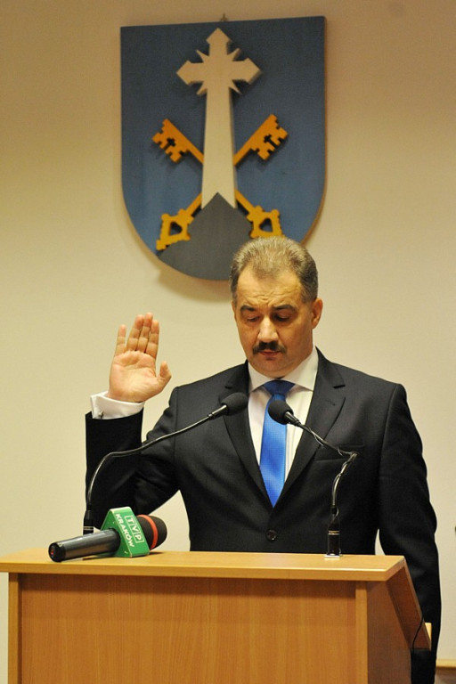 Uroczysta sesja w Zakopanem: Leszek Dorula zaprzysiężony