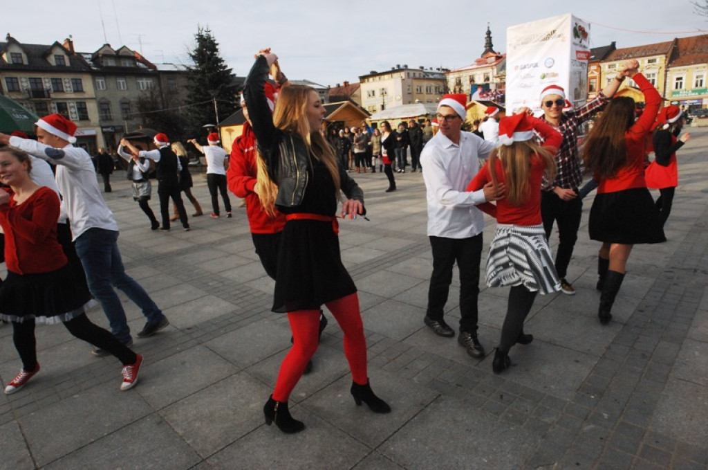 Serce za serce - piękna studencka akcja na nowotarskim rynku