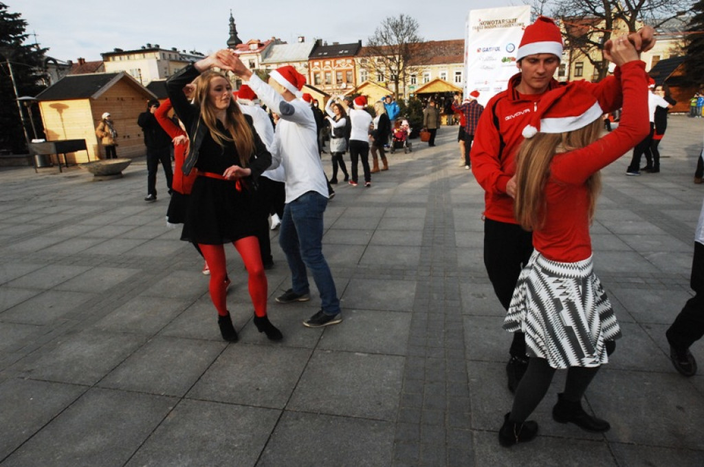 Serce za serce - piękna studencka akcja na nowotarskim rynku