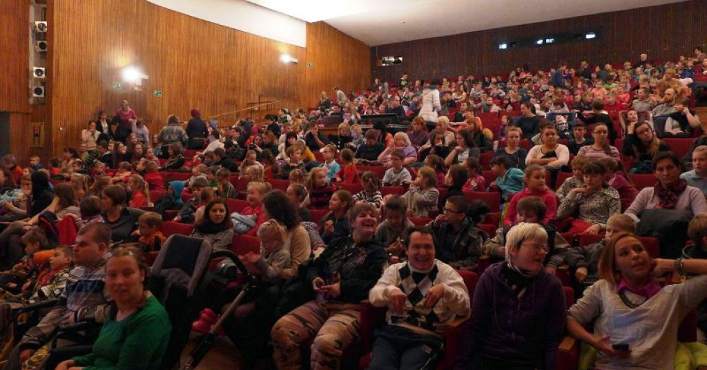 Młodzi Białorusini i Mołdawianie na scenie nowotarskiego MOK