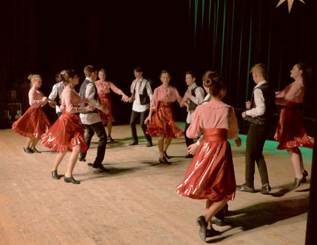Młodzi Białorusini i Mołdawianie na scenie nowotarskiego MOK