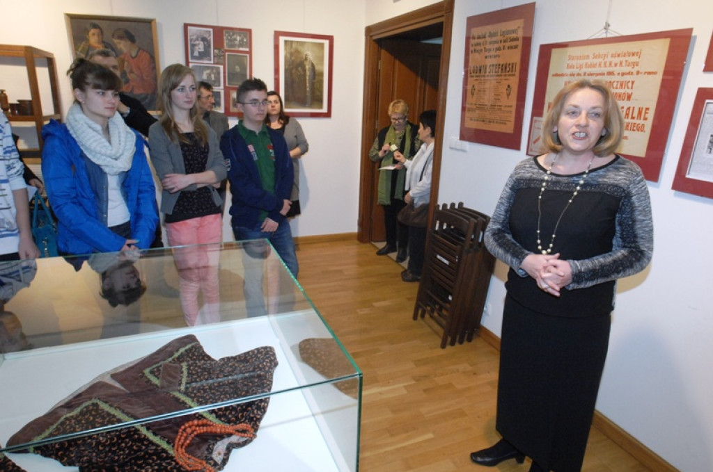 „Nowotarżanki” - niezwykła historyczna wystawa w nowotarskim ratuszu