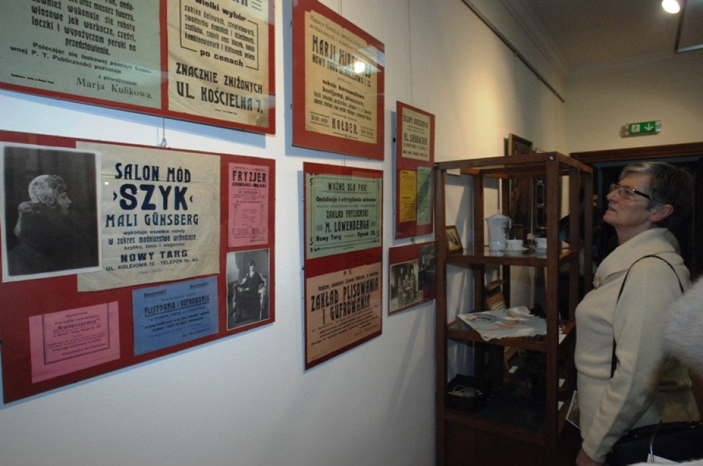 „Nowotarżanki” - niezwykła historyczna wystawa w nowotarskim ratuszu