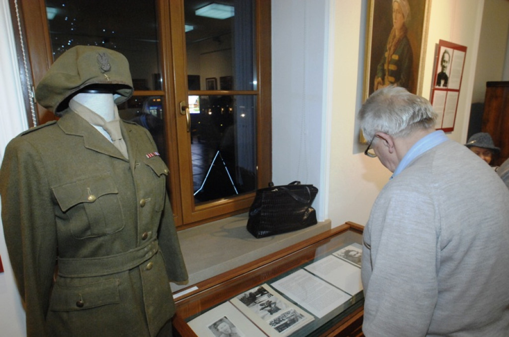 „Nowotarżanki” - niezwykła historyczna wystawa w nowotarskim ratuszu