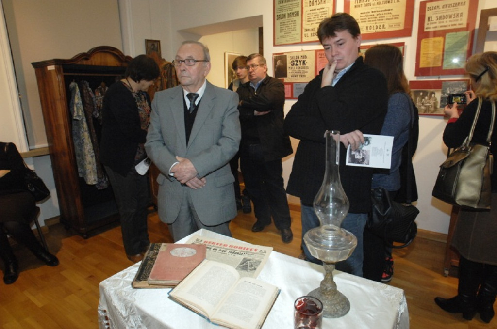„Nowotarżanki” - niezwykła historyczna wystawa w nowotarskim ratuszu
