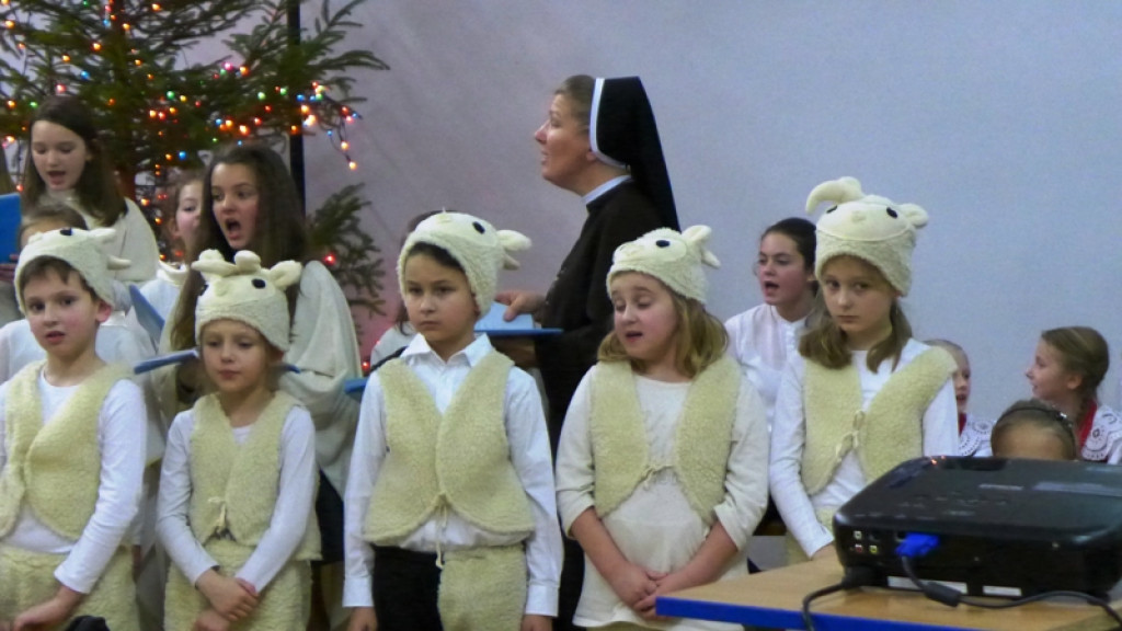 Kolędowanie z pięknym celem w nowotarskiej SP nr 2