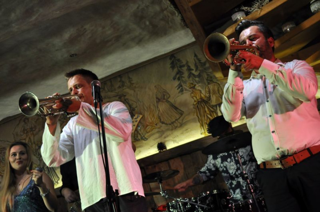 Sokół Orkestar w Muzycznej Grocie