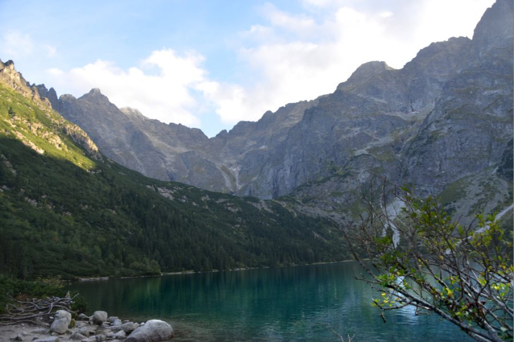 Rozżarzone szyty, mroczny Mnich i posępne Morskie Oko o wieczorowej porze
