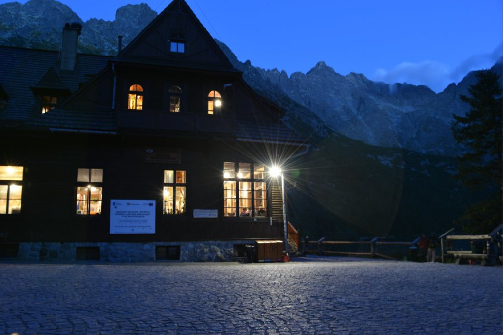 Rozżarzone szyty, mroczny Mnich i posępne Morskie Oko o wieczorowej porze