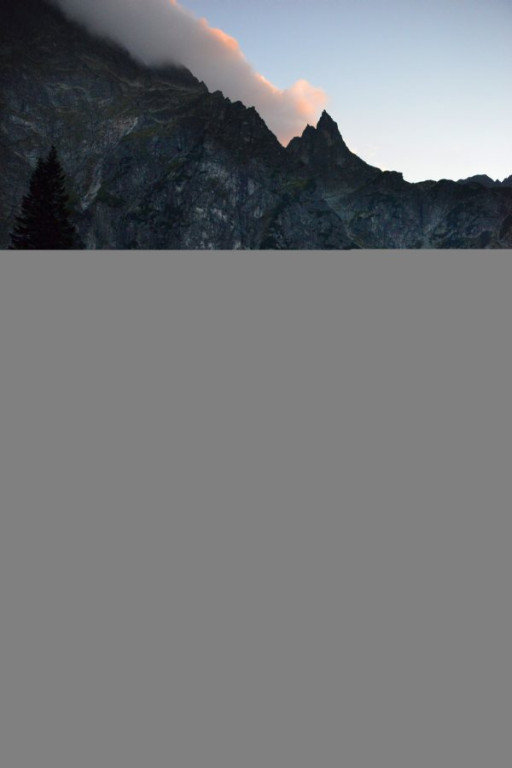 Rozżarzone szyty, mroczny Mnich i posępne Morskie Oko o wieczorowej porze