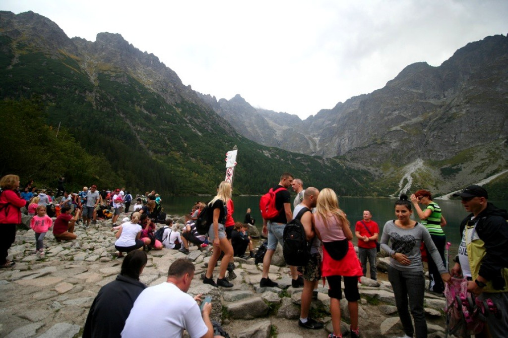 Morskie Oko i Czarny Staw pod Rysami w piątkowe popołudnie