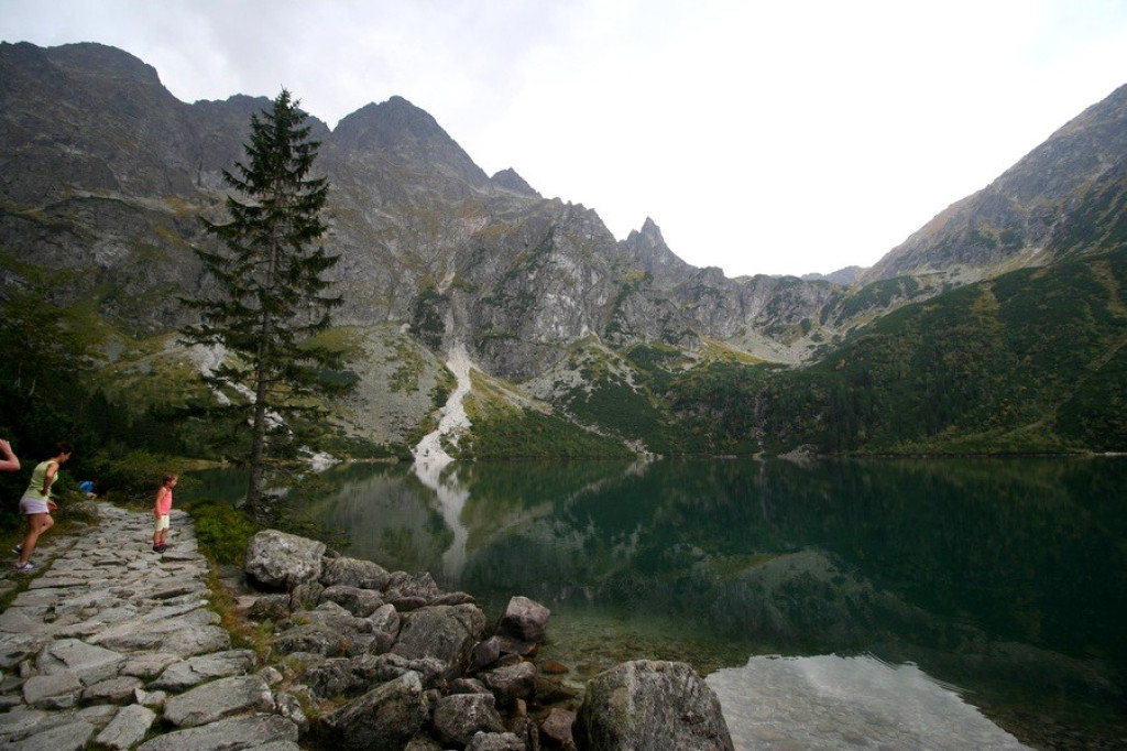 Morskie Oko i Czarny Staw pod Rysami w piątkowe popołudnie