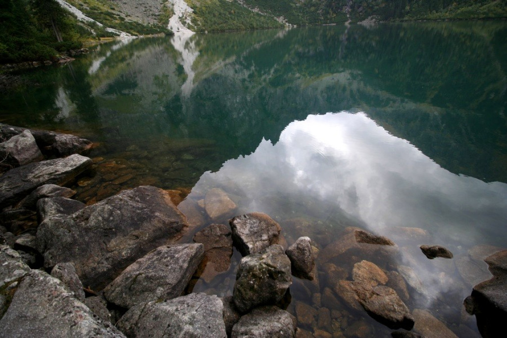 Morskie Oko i Czarny Staw pod Rysami w piątkowe popołudnie