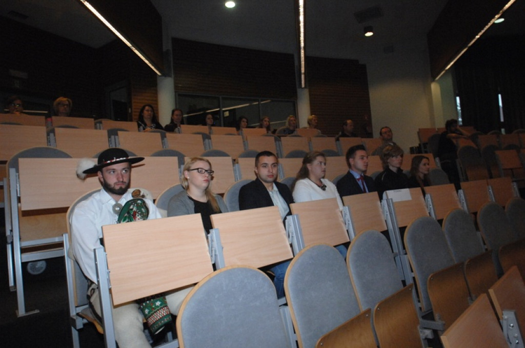 Stypendia dla studentów „Podhalańskiej Wyższej” wręczone