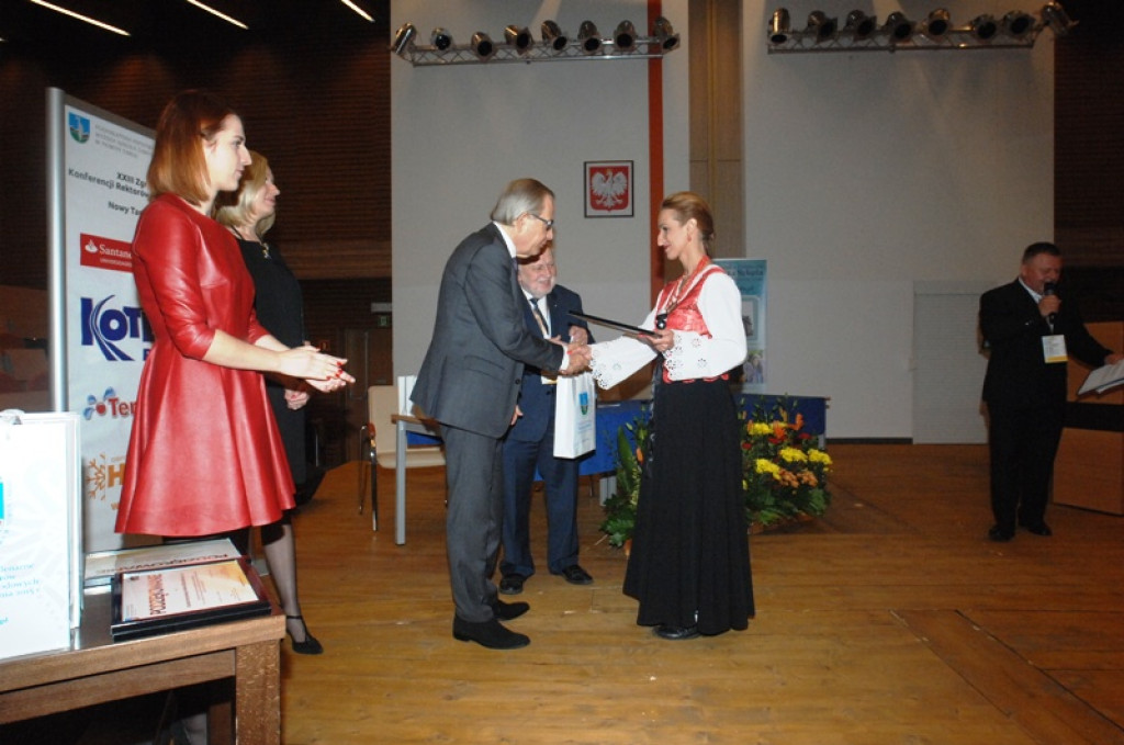 Stypendia dla studentów „Podhalańskiej Wyższej” wręczone