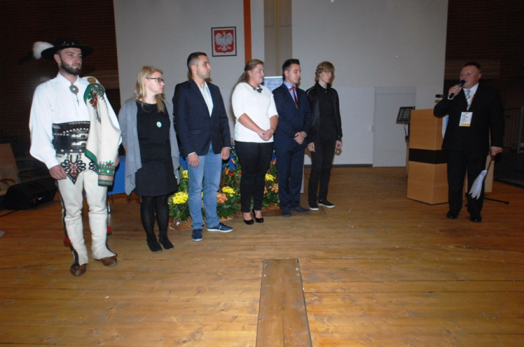Stypendia dla studentów „Podhalańskiej Wyższej” wręczone