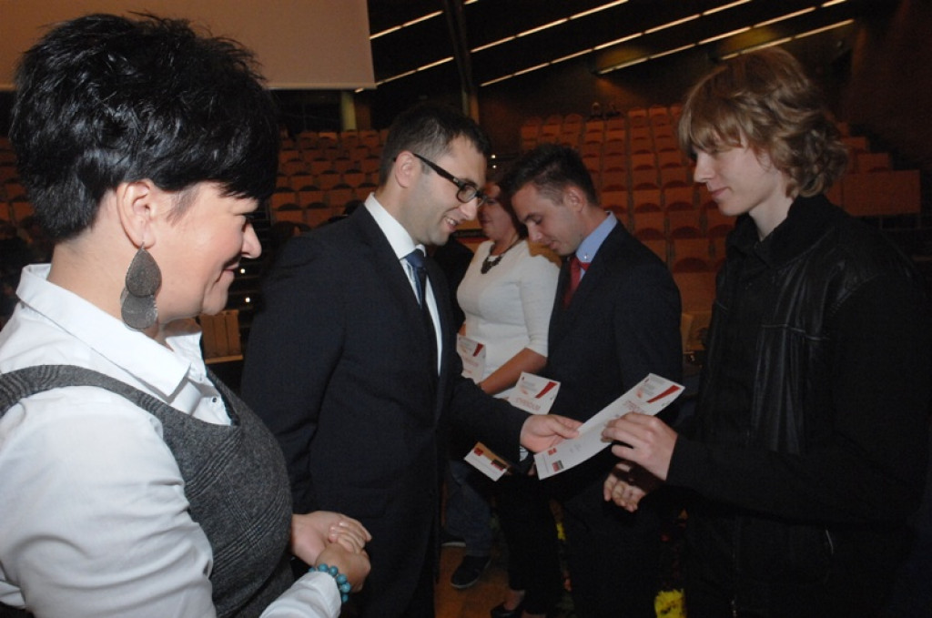 Stypendia dla studentów „Podhalańskiej Wyższej” wręczone