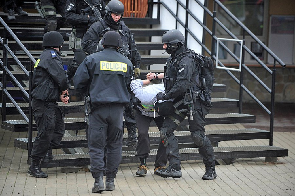 Ćwiczenia antyterrorystyczne na Kotelnicy Białczańskiej