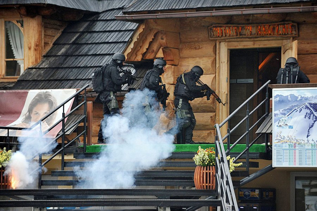 Ćwiczenia antyterrorystyczne na Kotelnicy Białczańskiej