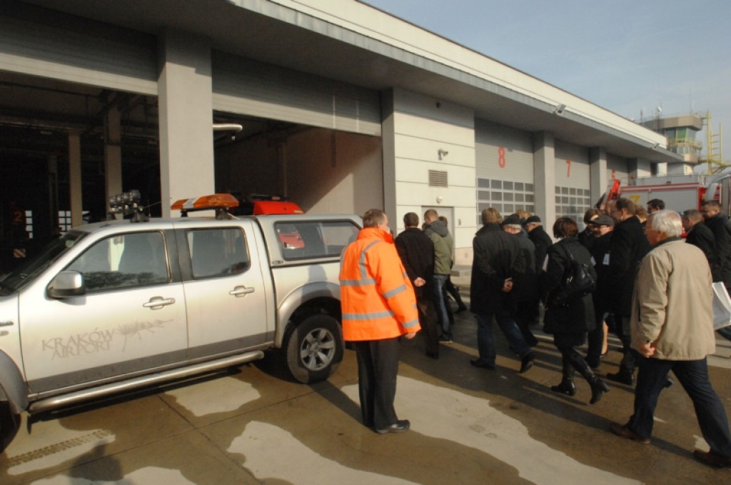 Nowotarskie samorządy na wycieczce w Balicach