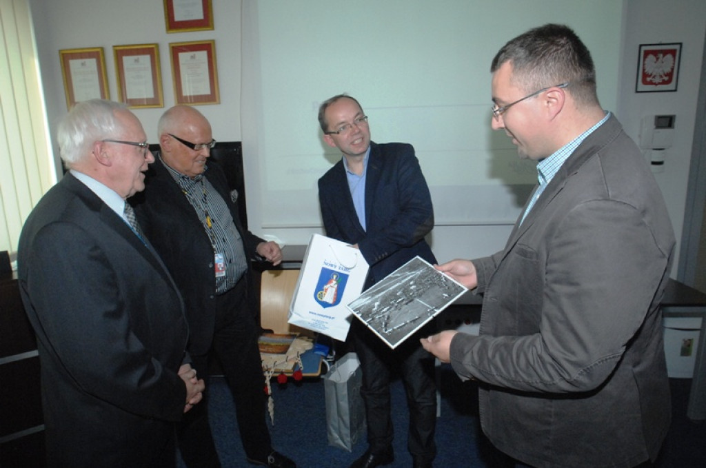Nowotarskie samorządy na wycieczce w Balicach