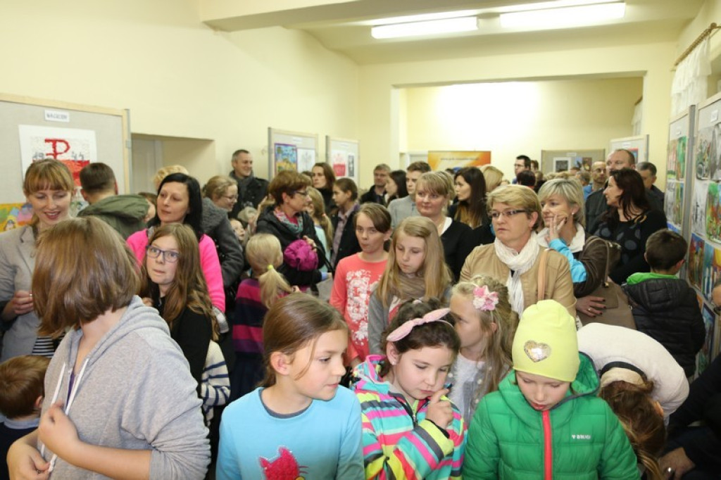 Wernisaż pokonkursowej wystawy konkursu „Niepodległość” w nowotarskim PCK